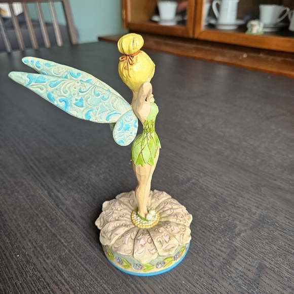 Tinkerbell figure. Walt Disney showcase collection 7 inches tall. - Picture 5 of 7